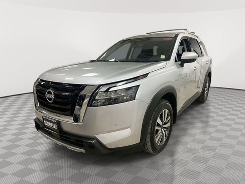 Used 2025 Nissan Pathfinder SL AWD/4WD image 7