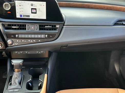 Used 2025 Lexus ES 300h w/ Premium Package image 18