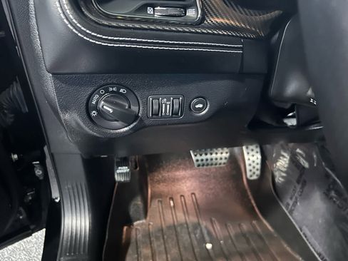 Used 2022 Dodge Challenger SRT Hellcat w/ Plus Package RWD image 13
