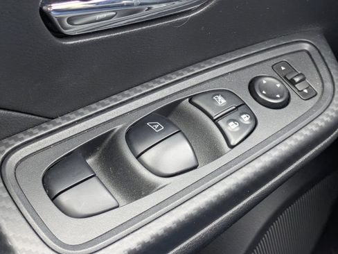 Used 2025 Nissan Versa SV w/ Trunk Package FWD image 22