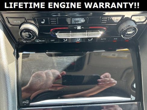 Used 2023 Jeep Grand Cherokee Laredo image 29