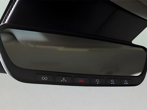 Used 2023 Genesis G70 2.0T image 31