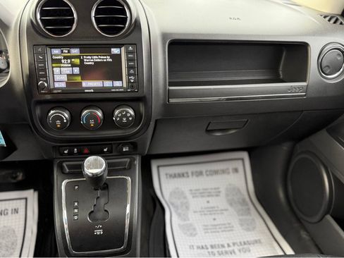 Used 2016 Jeep Patriot Latitude w/ Sun/Sound Group FWD image 10