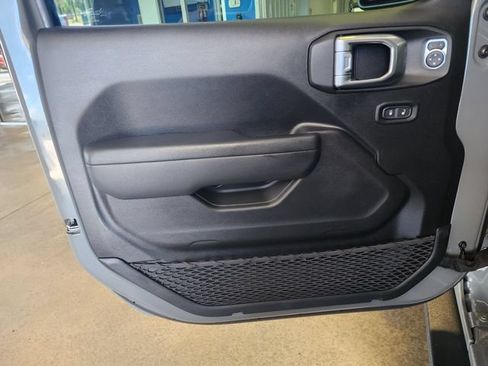 Used 2022 Jeep Gladiator Mojave w/ LED Lighting Group AWD/4WD image 10