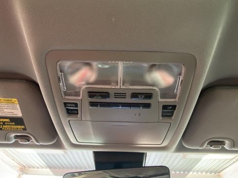 Used 2017 Toyota Highlander XLE AWD/4WD image 30