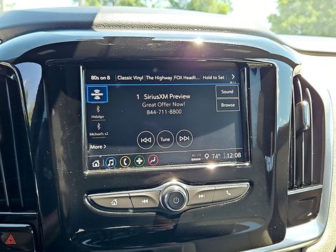 Used 2023 Chevrolet Traverse LS FWD image 18