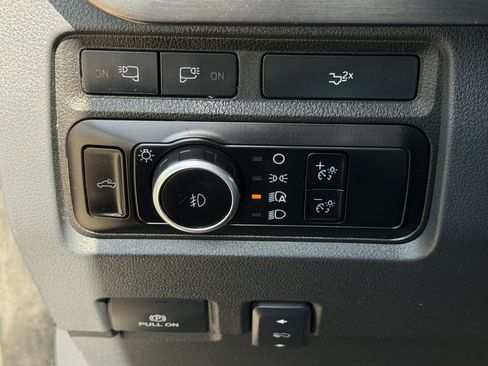Used 2023 Ford F250 Lariat w/ Lariat Ultimate Package AWD/4WD image 27