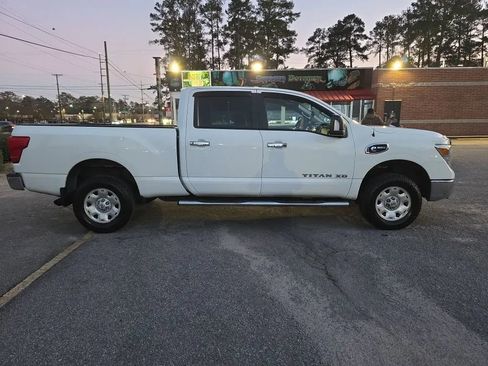 Used 2017 Nissan Titan SV AWD/4WD image 7