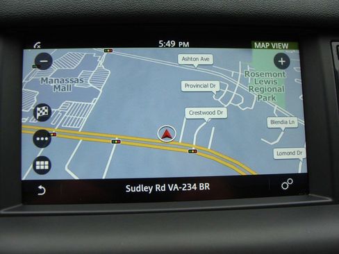 Used 2018 Land Rover Discovery Sport SE image 12