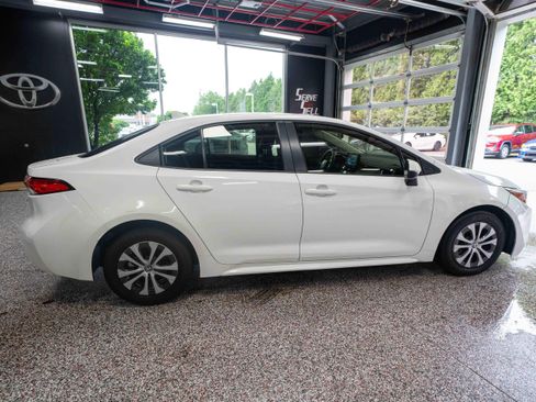 Used 2022 Toyota Corolla LE FWD image 4
