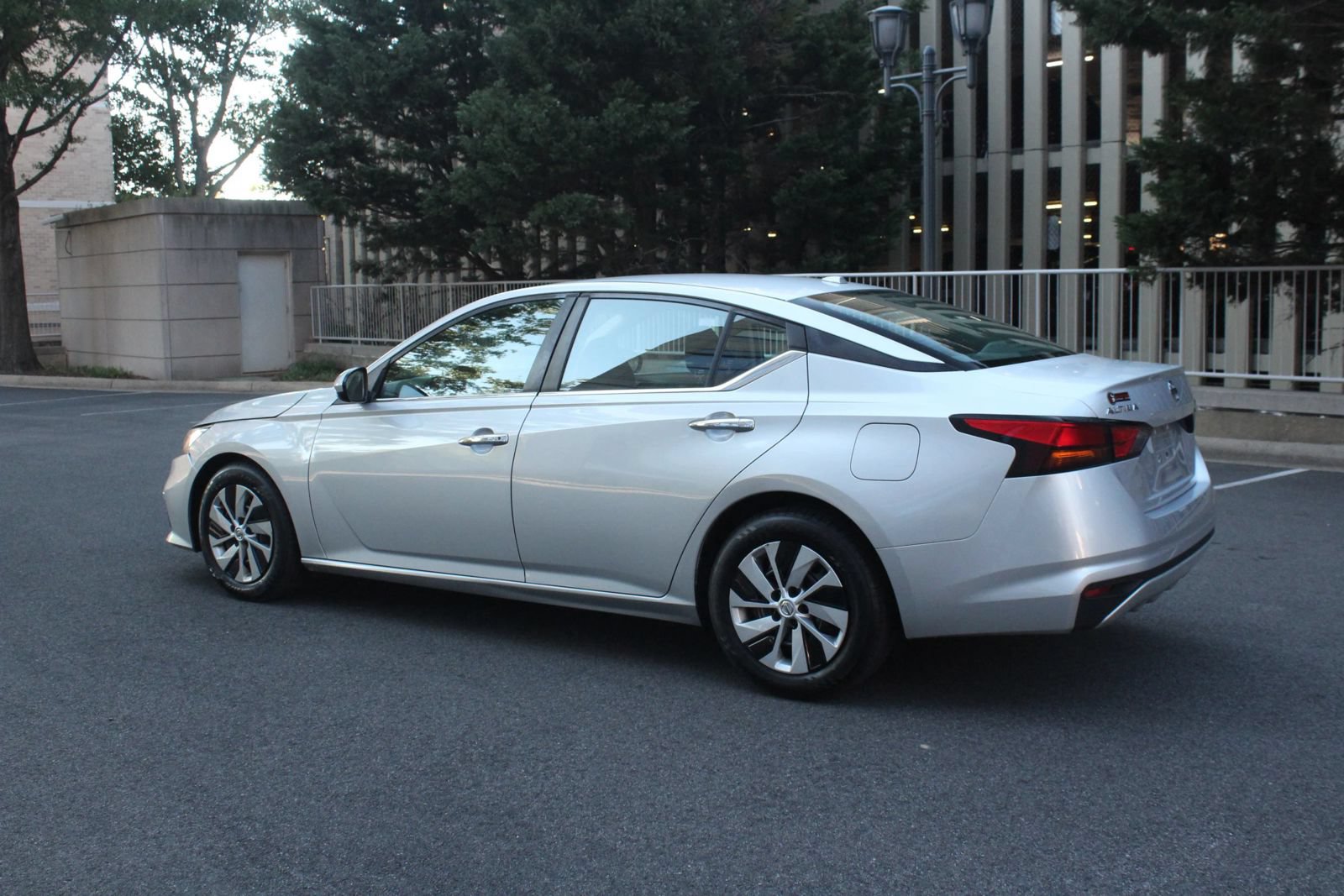 Used 2020 Nissan Altima 2.5 S FWD image 9