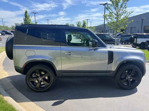 Certified 2023 Land Rover Defender 90 SE AWD/4WD image 8