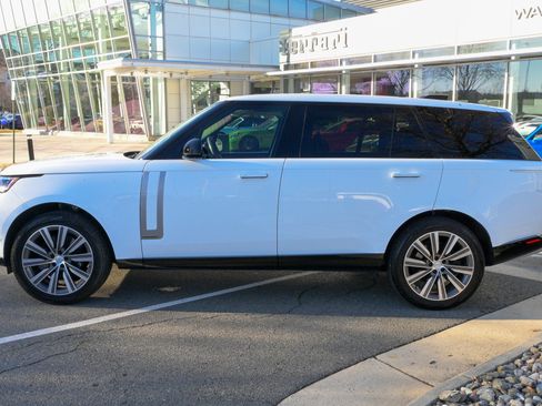 Used 2025 Land Rover Range Rover Long Wheelbase Autobiography image 8