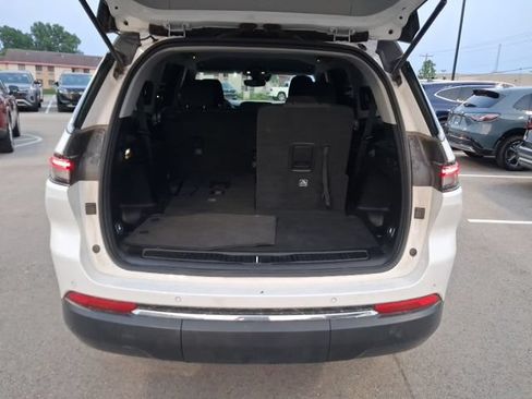 Used 2022 Jeep Grand Cherokee L Laredo w/ Luxury Tech Group I AWD/4WD image 4