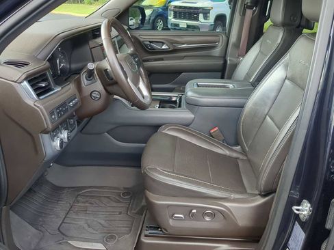 Used 2021 GMC Yukon Denali w/ Denali Premium Package AWD/4WD image 14