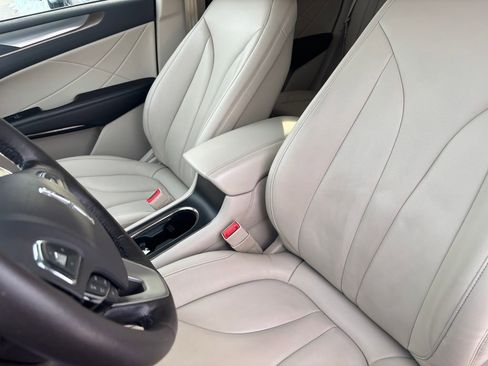 Used 2019 Lincoln MKC Premiere image 21
