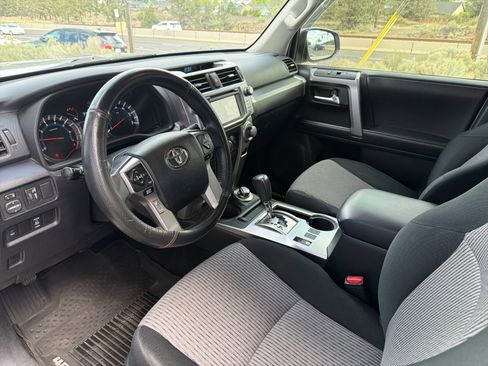 Used 2018 Toyota 4Runner SR5 AWD/4WD image 20