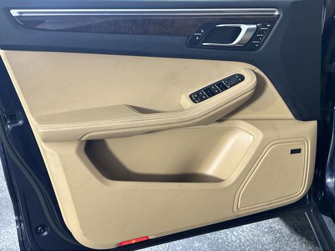 Used 2018 Porsche Macan image 29