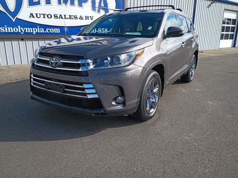 Used 2018 Toyota Highlander Limited Platinum image 3