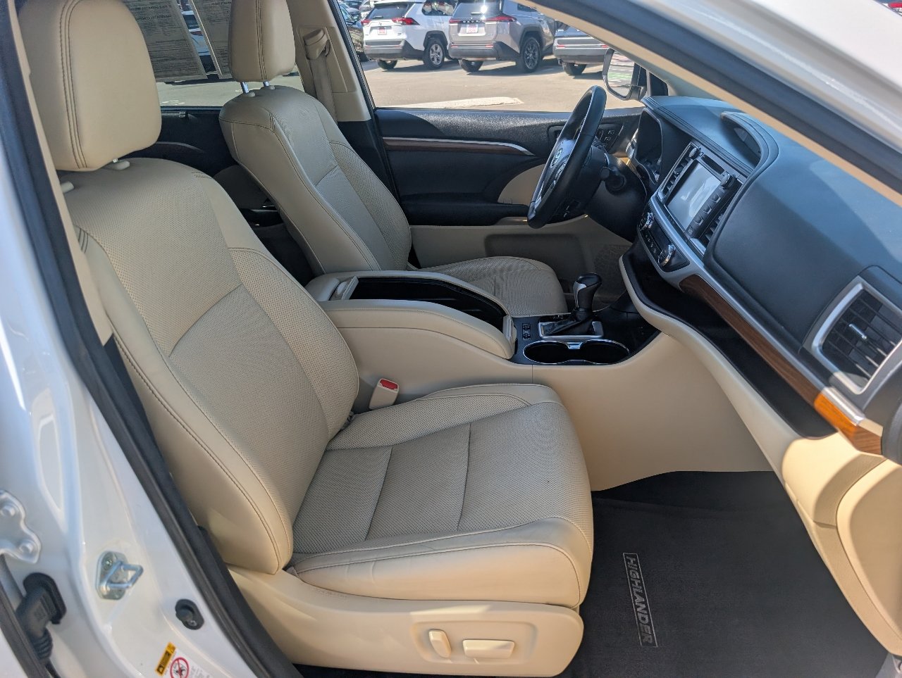 Used 2017 Toyota Highlander Limited Platinum FWD image 9