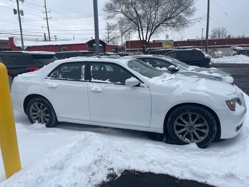 Used 2014 Chrysler 300 S image 4