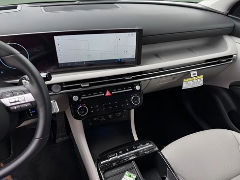 Certified 2025 Hyundai Tucson Limited FWD image 29