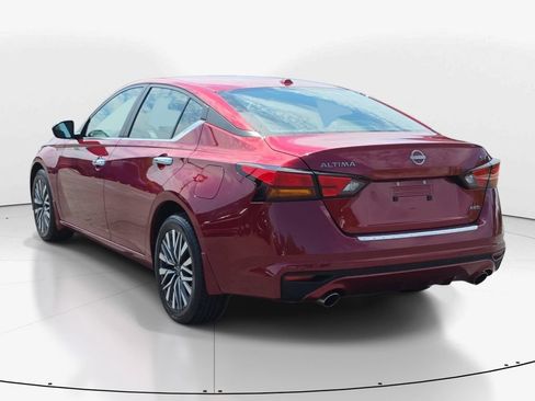 Used 2023 Nissan Altima 2.5 SV w/ SV Premium Package AWD/4WD image 8