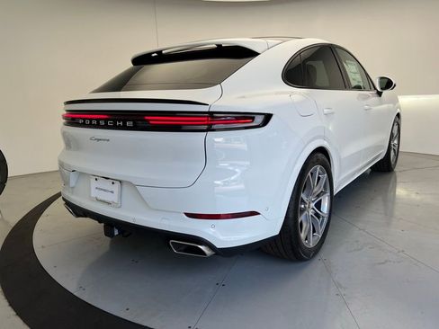 Certified 2025 Porsche Cayenne Coupe AWD/4WD image 22