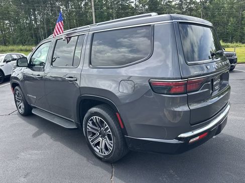 Used 2024 Jeep Wagoneer Series II w/ Flexible Seating Group AWD/4WD image 7
