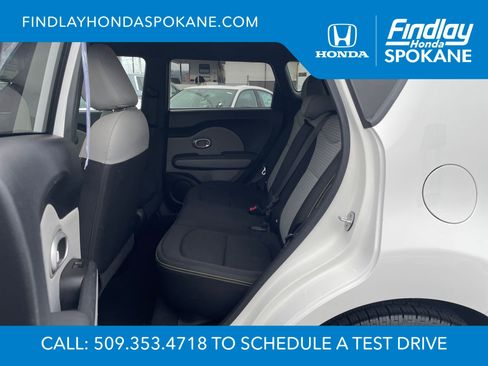 Used 2016 Kia Soul + image 17