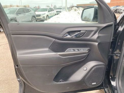 Used 2023 GMC Acadia SLT image 22