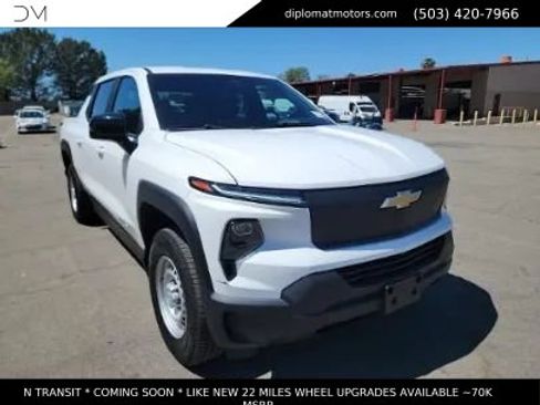 Used 2024 Chevrolet Silverado EV W/T image 3