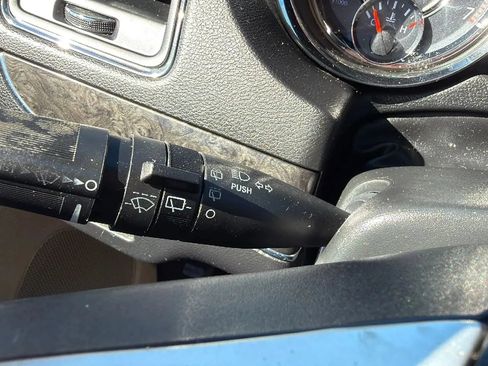 Used 2015 Chrysler Town & Country Touring FWD image 13