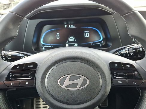 Used 2025 Hyundai Elantra Sport image 18