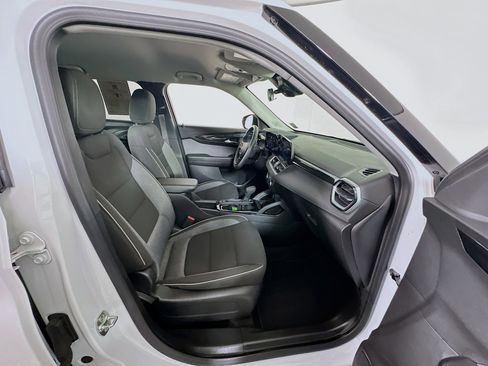 Used 2024 Chevrolet TrailBlazer LS image 32