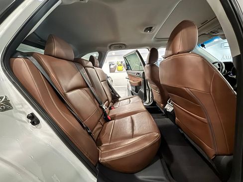 Used 2019 Subaru Outback 2.5i Touring AWD/4WD image 18