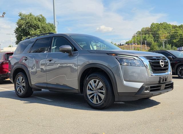 Used 2024 Nissan Pathfinder SV FWD image 4