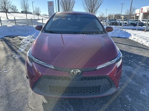 Used 2022 Toyota Corolla LE w/ LE Premium Package image 3