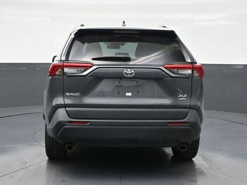 Used 2022 Toyota RAV4 XLE Premium image 4