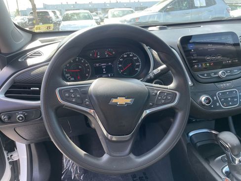 Used 2024 Chevrolet Malibu LT image 30