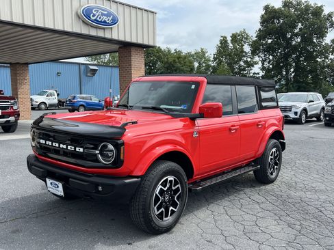 Used 2023 Ford Bronco Outer Banks AWD/4WD image 2