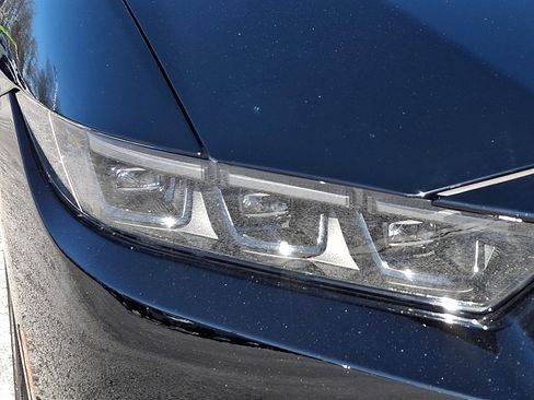 Certified 2025 Ford Mustang Coupe image 9