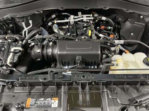 Used 2022 Ford Explorer XLT w/ Equipment Group 202A image 29