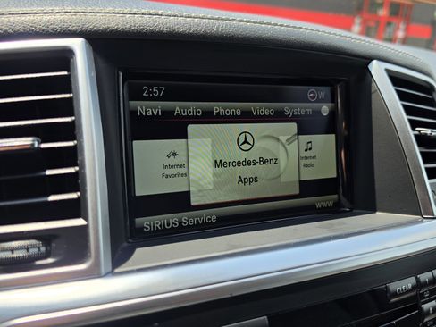 Used 2015 Mercedes-Benz GL 450 4MATIC w/ Appearance Package image 38