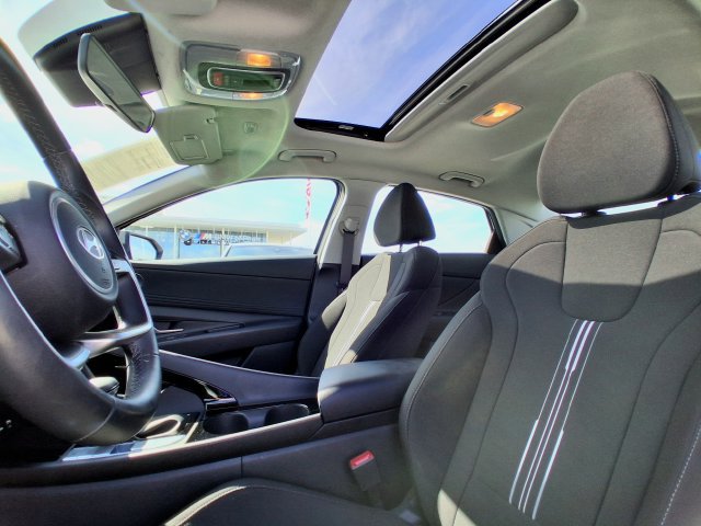 Used 2025 Hyundai Elantra SEL FWD image 10