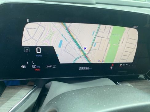 Used 2025 Chevrolet Suburban Z71 image 23