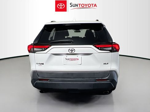 Used 2021 Toyota RAV4 XLE w/ Convenience Package image 5