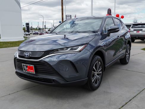 Certified 2024 Toyota Venza LE AWD/4WD image 4