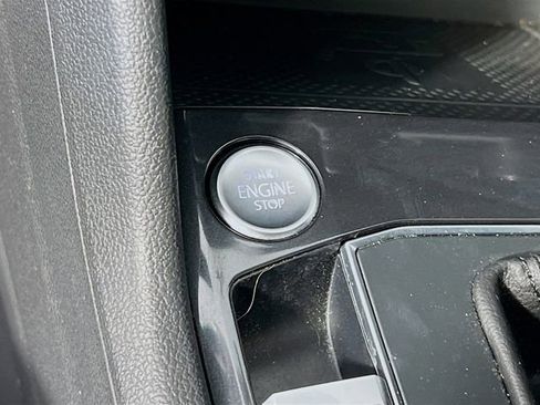 Used 2020 Volkswagen Tiguan SE w/ Panoramic Sunroof Package image 18