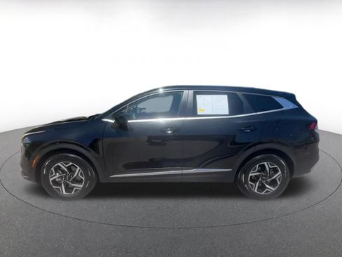 Used 2025 Kia Sportage LX image 9